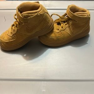 nike nude/ tan shoes